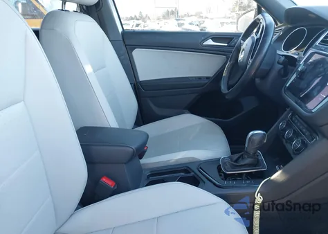 2021 Volkswagen Tiguan 2.0T Se/2.0T Se R-Line Black/2.0T Sel z USA, uszkodzony, nr VIN 3VV3B7AX6MM074507